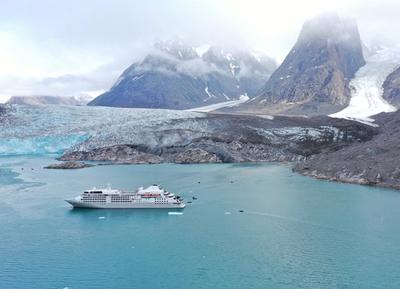 Silversea’s Silver Wind at anchor